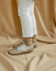 artie leather saddle shoe in color sand fog