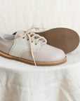 artie leather saddle shoe in color sand fog