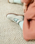 greta leather t-strap in color fog