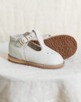 greta leather t-strap in color fog