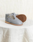greta leather t-strap in color heron