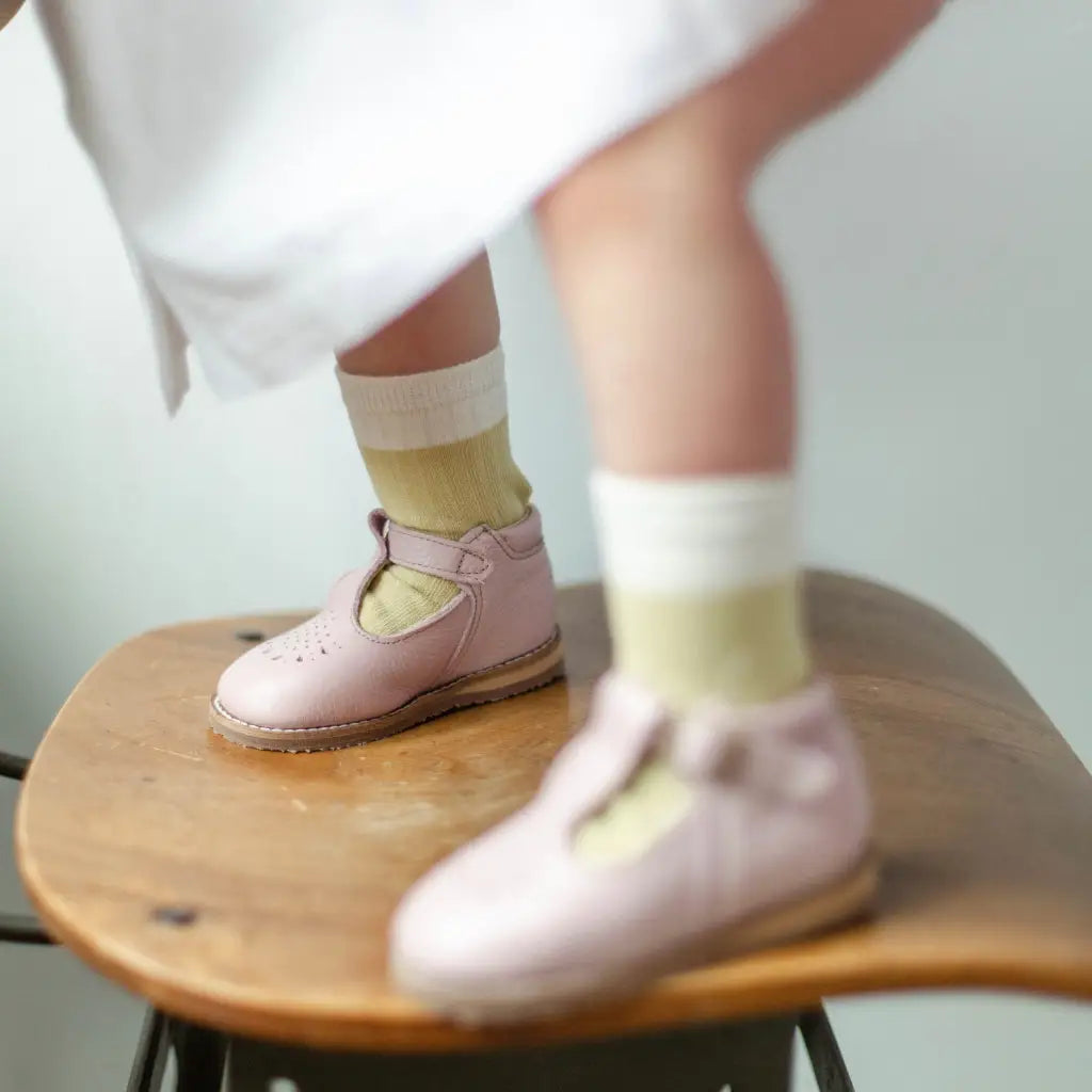 Little Girls Leather Dress Shoe Pink Leather T Strap - Sizes 5-9 5 (Toddler) / Medium (E)