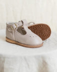 greta leather t-strap in color sand
