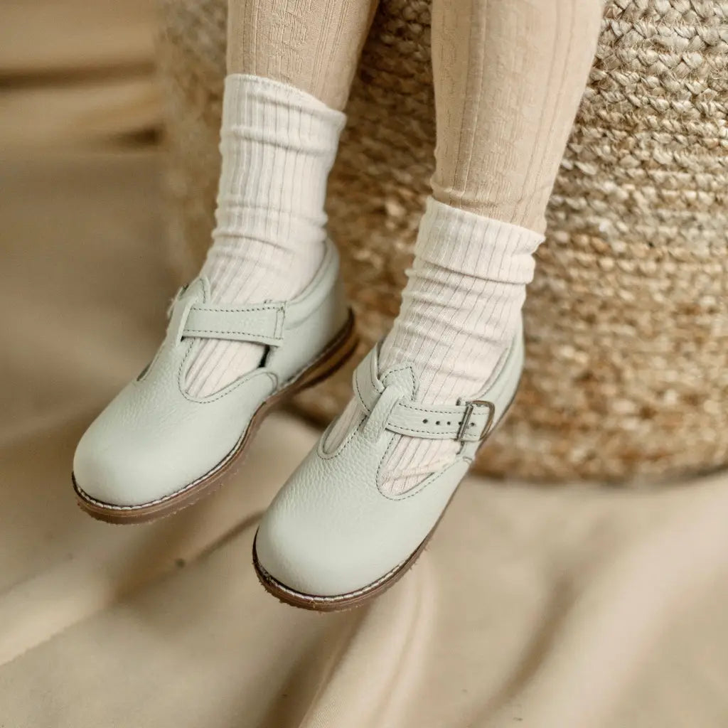 miriam leather t-strap in color fog