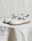 miriam leather t-strap in color fog