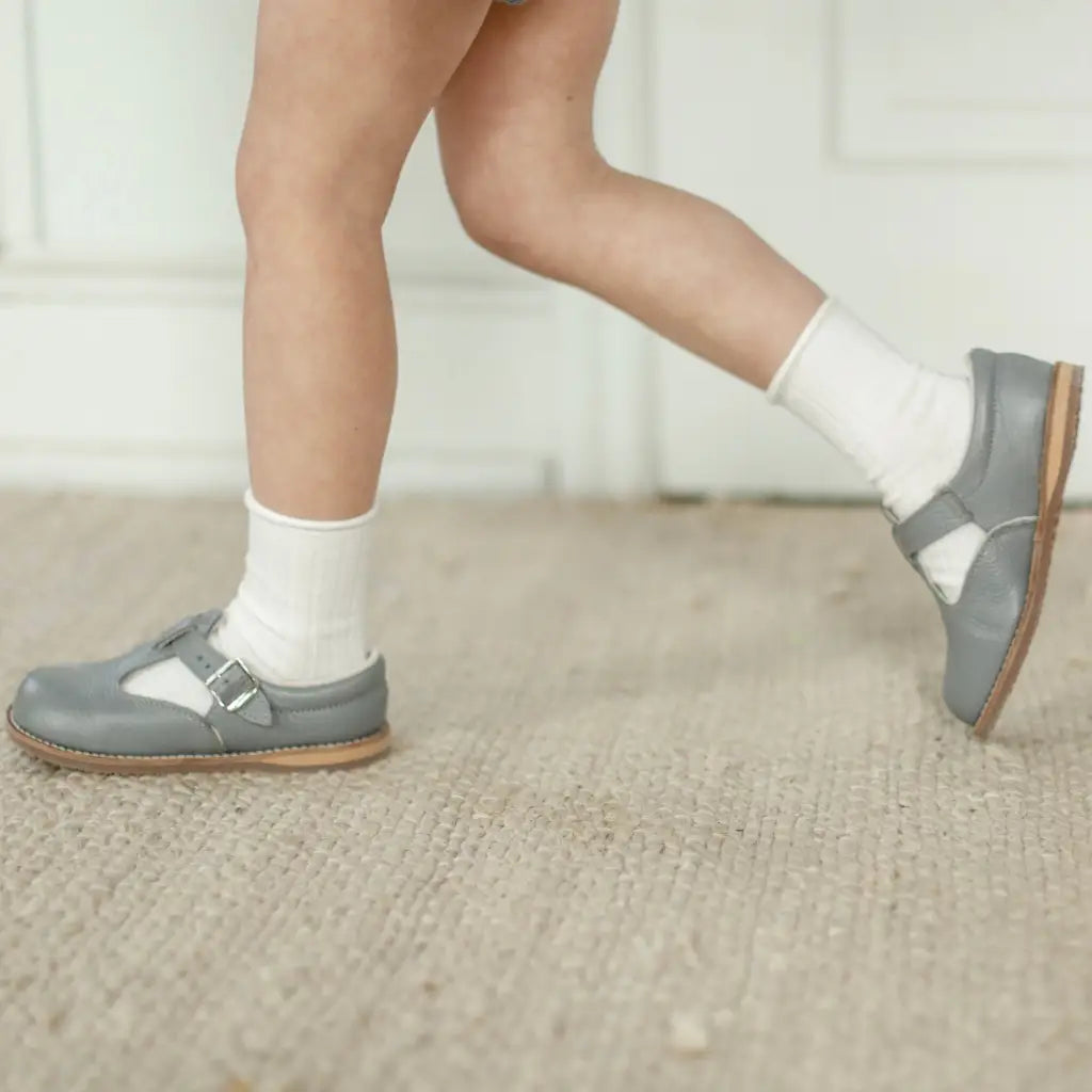 miriam leather t-strap in color heron