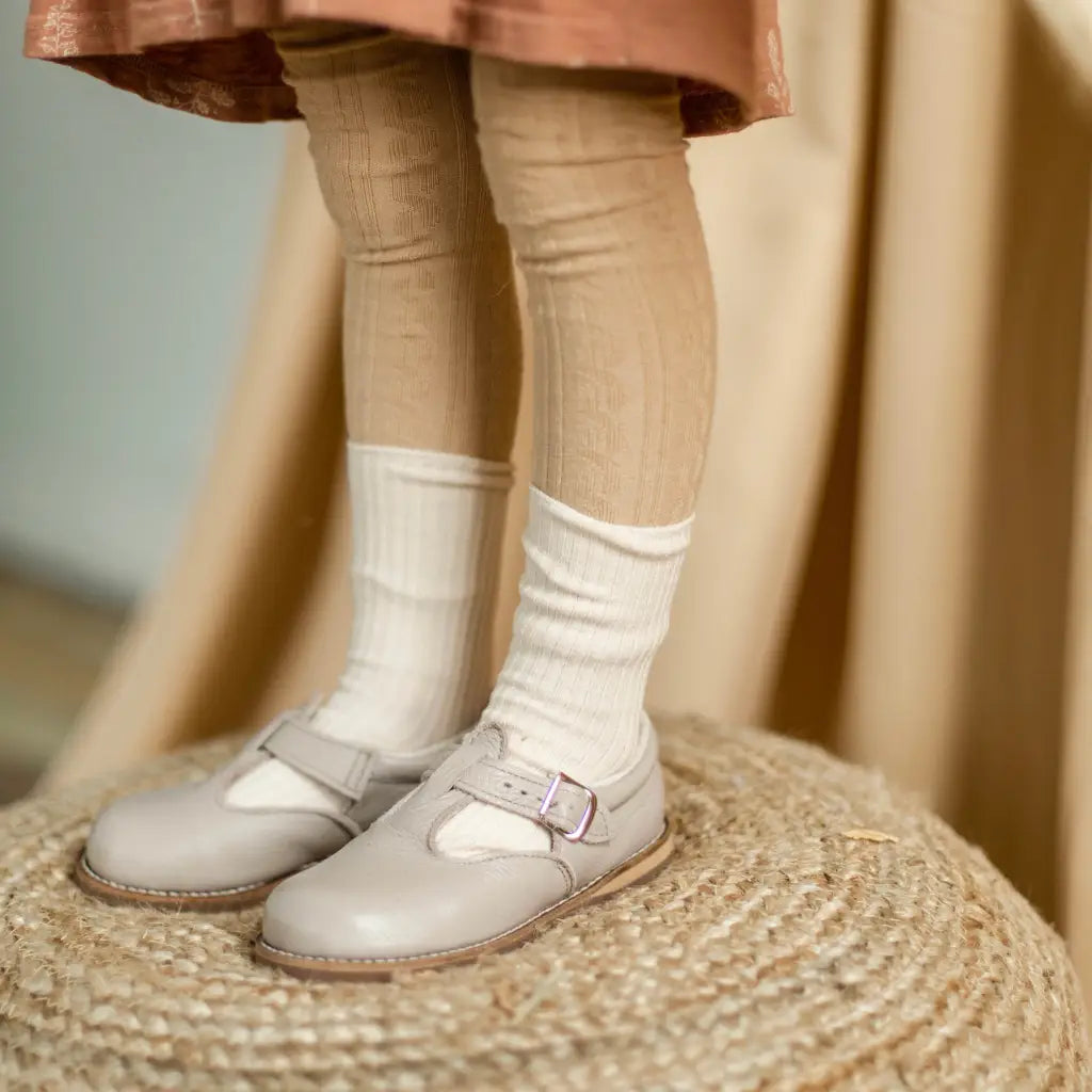 miriam leather t-strap in color sand