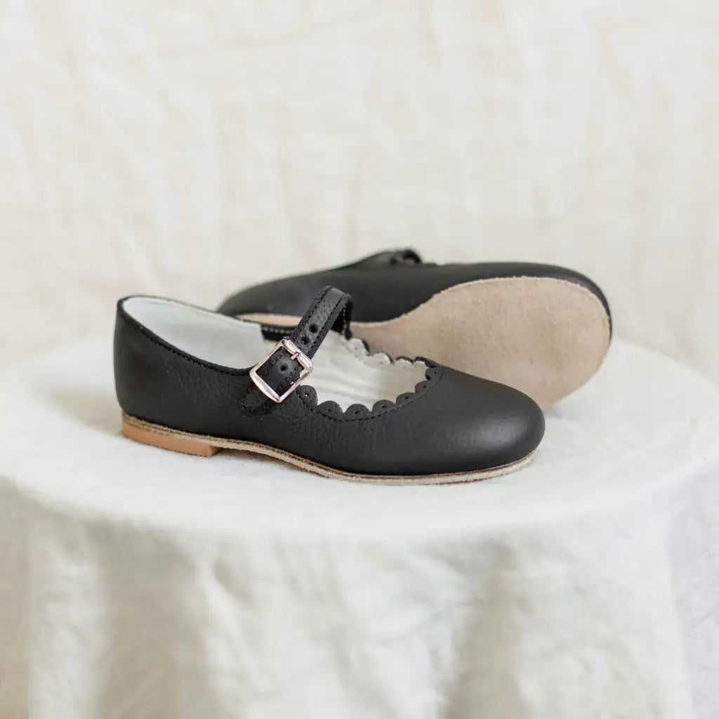 Little Girls Leather Dress Shoe Black Leather Scalloped Mary