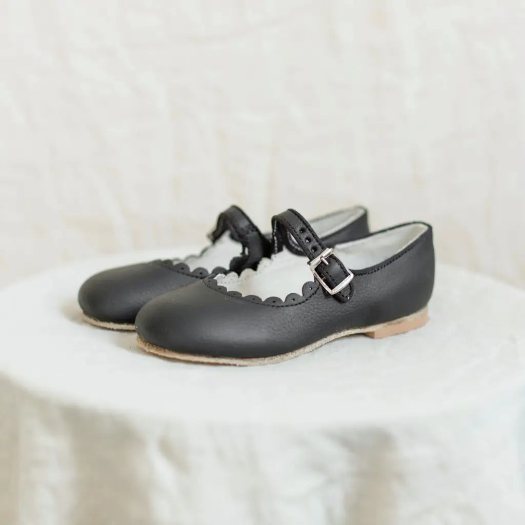 Little Girls Leather Dress Shoe Black Leather Scalloped Mary Jane