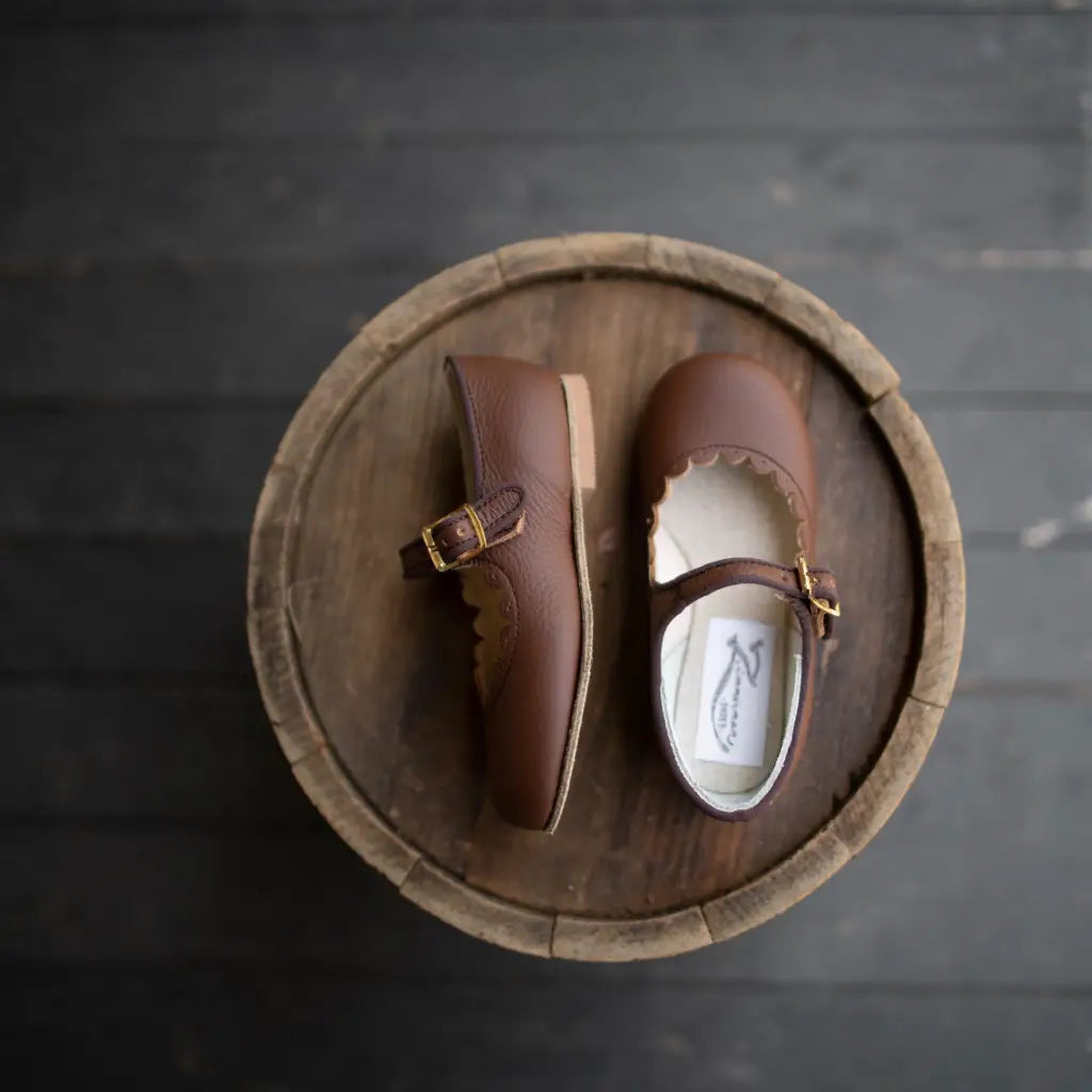 Little Girls Leather Dress Shoe Brown Leather Scalloped Mary Jane - Sizes 4-9 6 (Toddler) / Medium (E) Little Girls Leather Dress Shoe Brown Leather Scalloped Mary Jane - Sizes 4-9 6 (Toddler) / Medium (E)