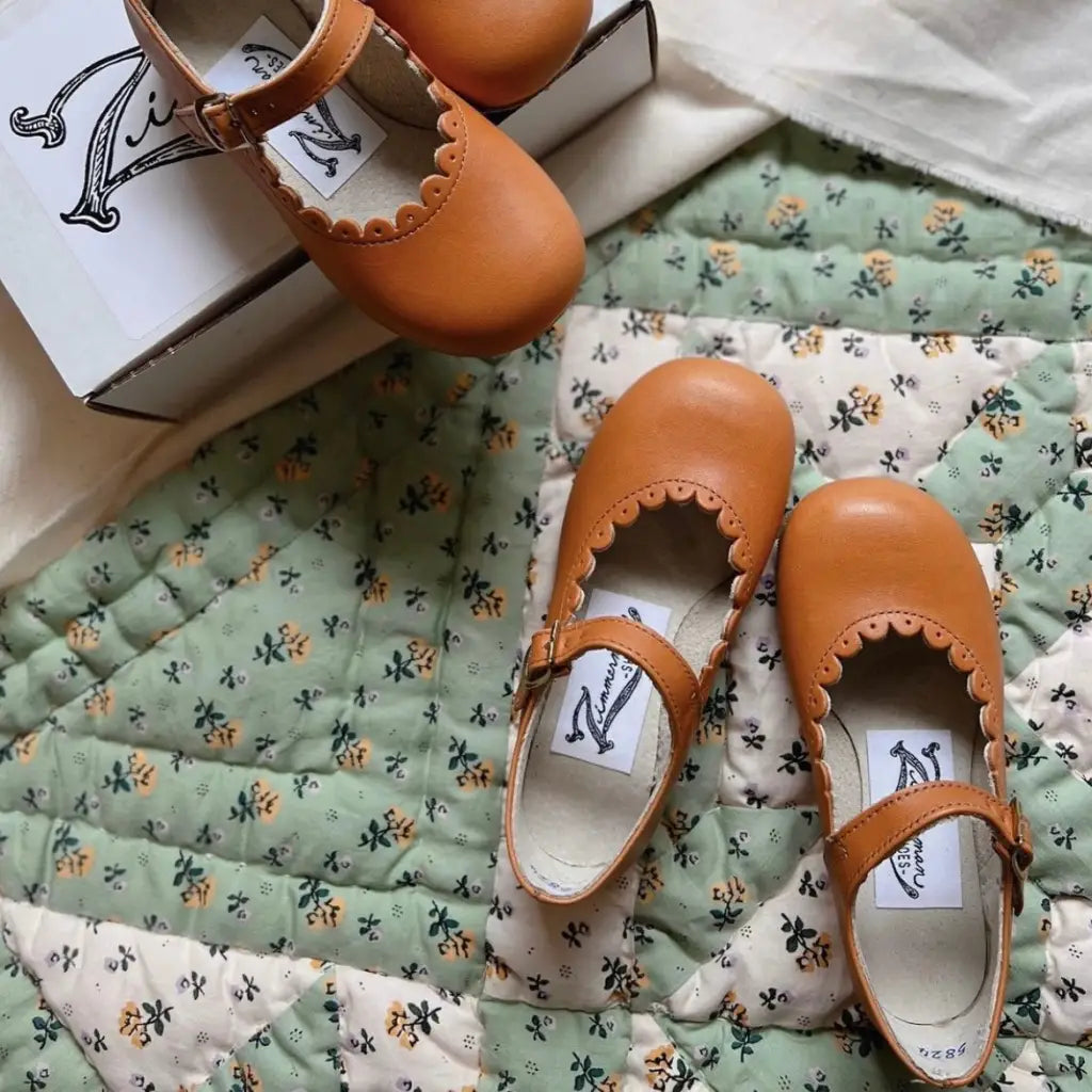 Little Girls Leather Dress Shoe Brown Leather Scalloped Mary Jane - Sizes 4-9 9 (Child) / Medium (E) Little Girls Leather Dress Shoe Brown Leather Scalloped Mary Jane - Sizes 4-9 9 (Child) / Medium (E)