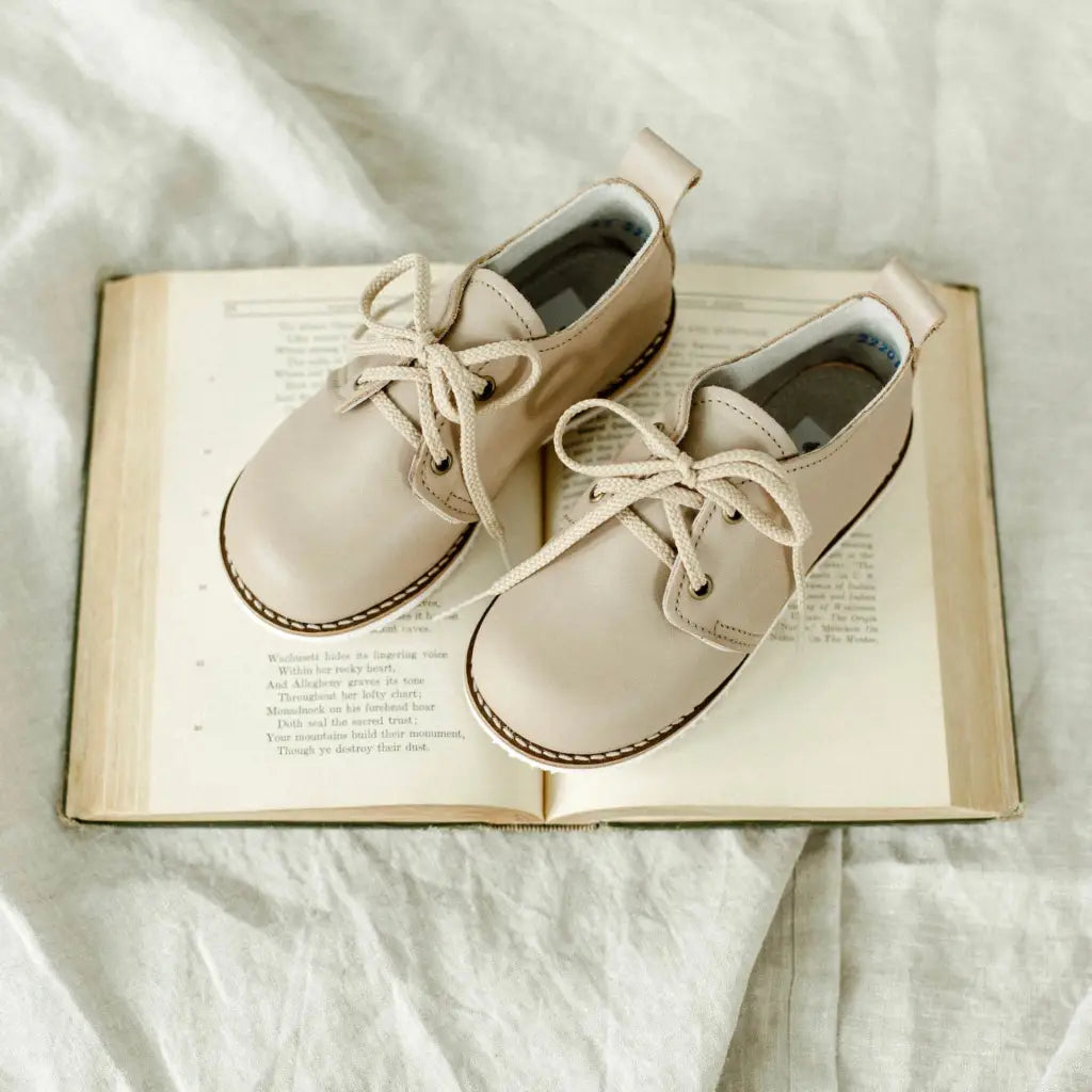 children&#39;s loafer in beige sizes 5-3