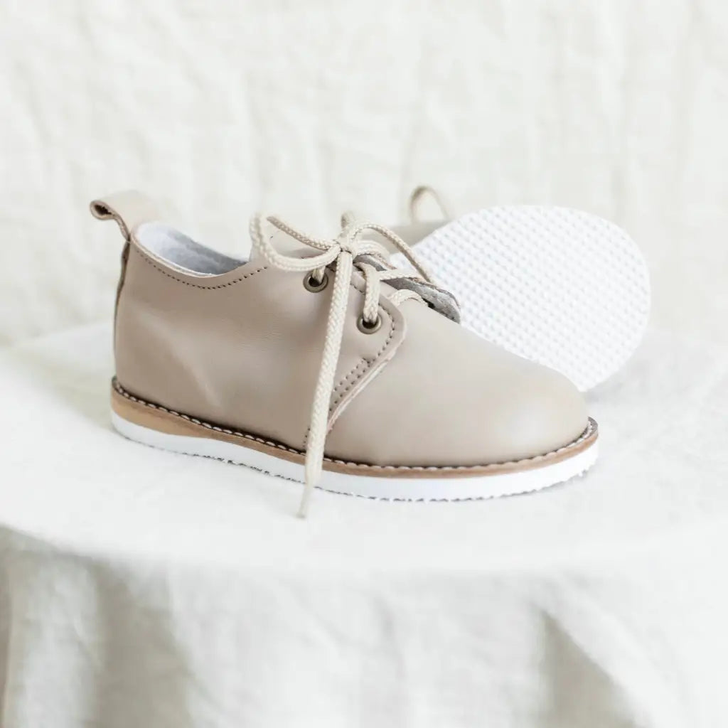 children&#39;s loafer in beige sizes 5-3