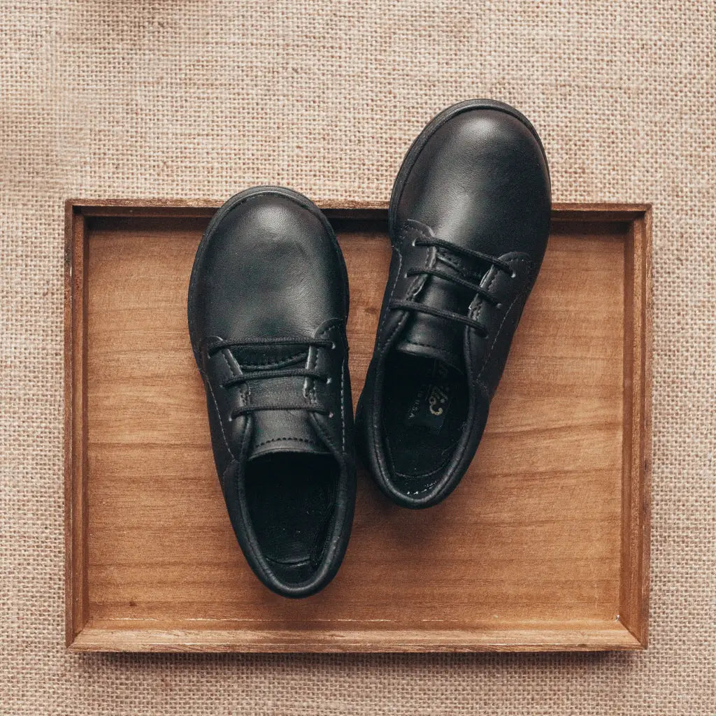 black leather oxfords, black sole, black laces