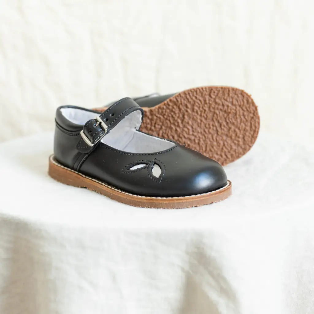classic mary jane children&#39;s shoe in black sizes 5-12