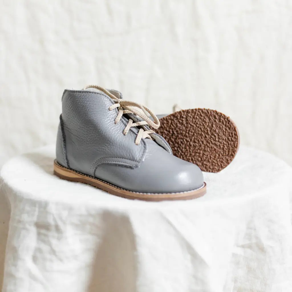 milo leather boot in color heron