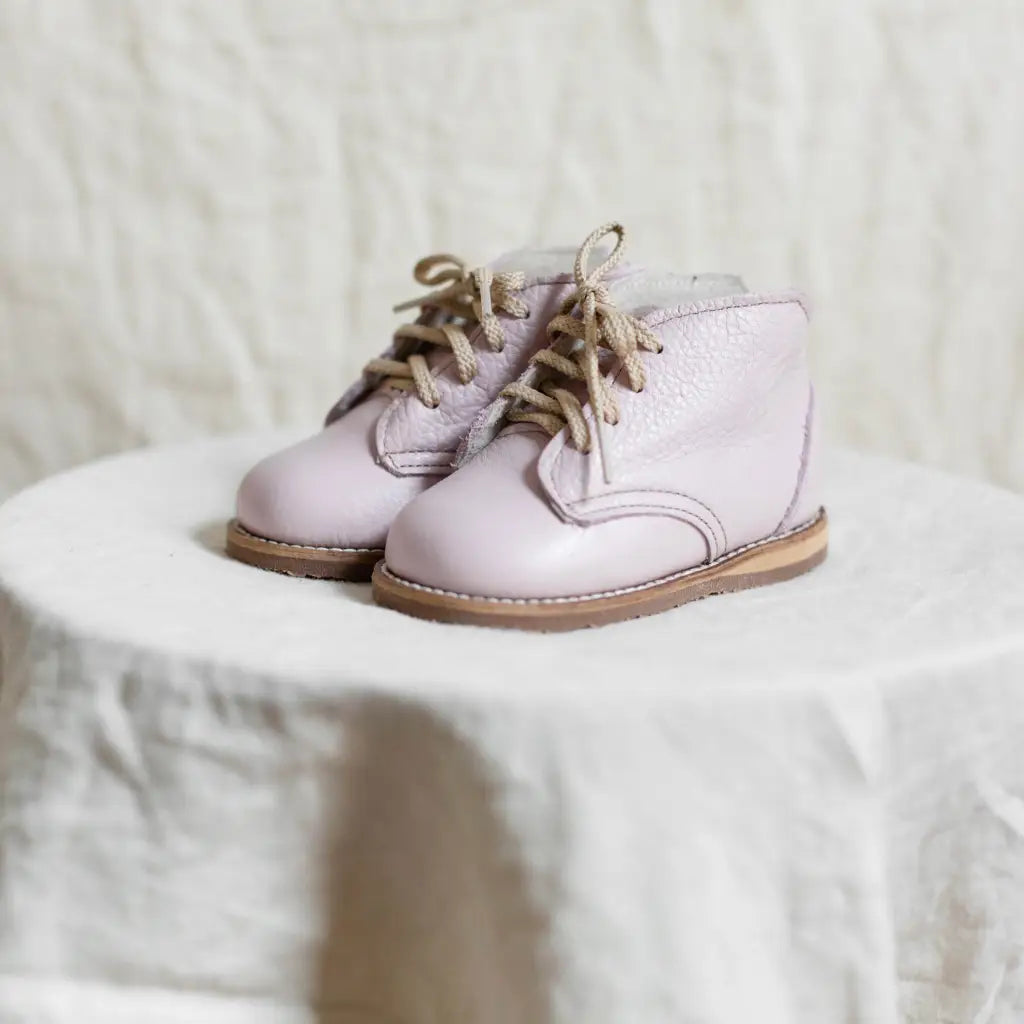 milo leather boot in color peony