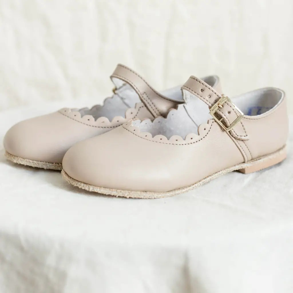 Little Girls Leather Dress Shoe Ecru Leather Scalloped Mary Jane - Sizes 4-9 8 (Child) / Medium (E) Little Girls Leather Dress Shoe Ecru Leather Scalloped Mary Jane - Sizes 4-9 8 (Child) / Medium (E)